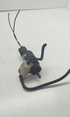 Volkswagen PASSAT B5 Windscreen/windshield washer pump 1J0973722
