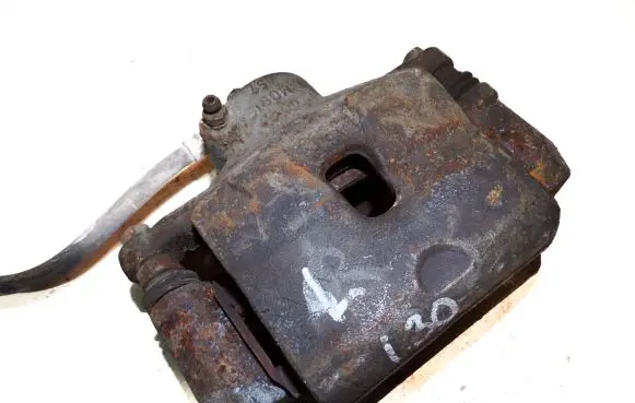 Hyundai i30 Front brake caliper