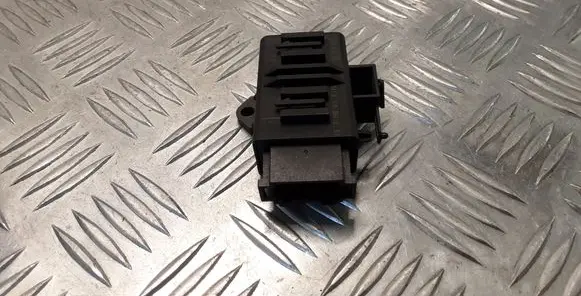 Volkswagen Touareg I Seat heating relay 1Z0959772B
