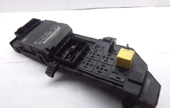 Opel Signum Fuse module 13199490 359171