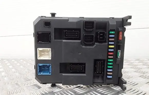 Citroen DS3 Fuse module 9666952280