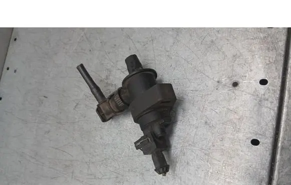 Volvo S80 Vacuum valve 31104896
