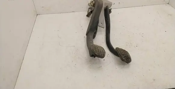BMW 3 E36 Pedal assembly 1161962