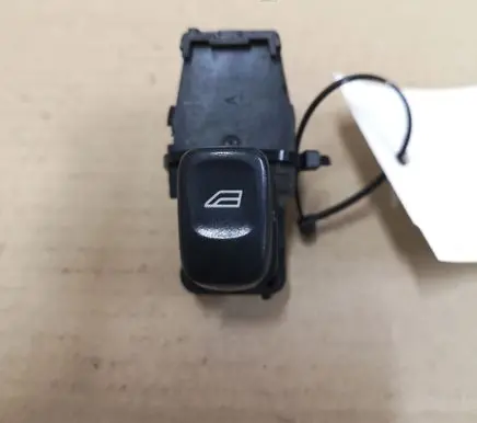 Volvo V70 Electric window control switch 8685288