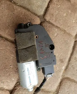Hyundai Santa Fe Sunroof motor/actuator 