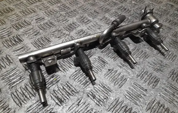 Volkswagen PASSAT B5 Fuel main line pipe 06b133681