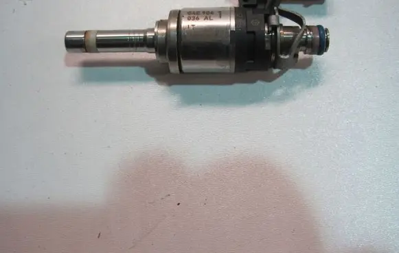 Skoda Rapid (120G, 130G, 135G) Fuel injector 04E906036AL