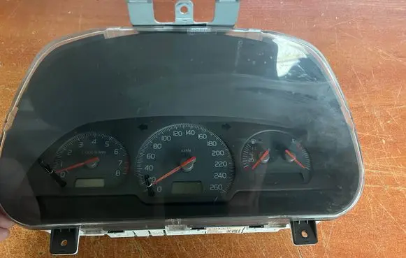 Volvo S40, V40 Speedometer (instrument cluster) 30857488F 98W48D2 SW30887707