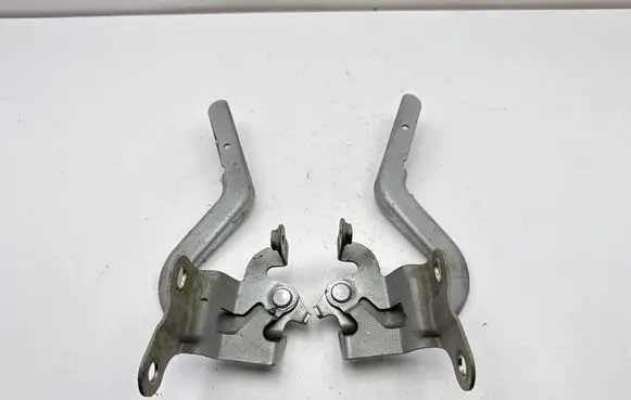 Toyota Yaris Engine bonnet/hood hinges