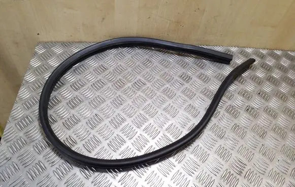 Volvo S80 Engine compartment rubber 