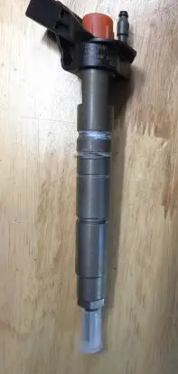 Mercedes-Benz Sprinter W906 Fuel injector 0445116028