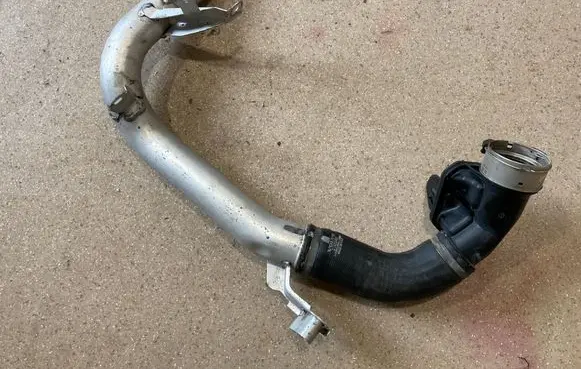Volvo XC90 Intercooler hose/pipe 31422062 31422061