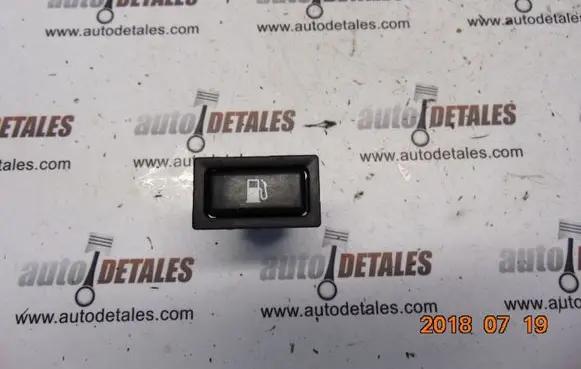 Toyota Avensis T250 Fuel tank opening switch 156795
