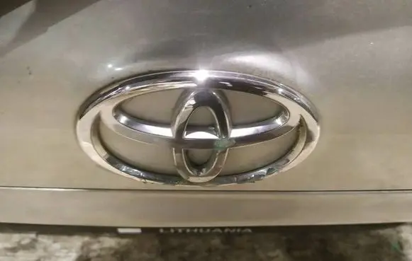 Toyota Corolla E120 E130 Manufacturer badge logo/emblem 