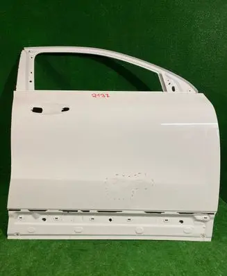 Mercedes-Benz GLA H247 Front door