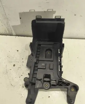 Volkswagen PASSAT B6 Battery tray 1K0915333C