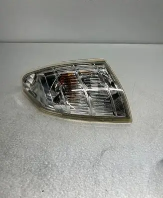 Nissan X-Trail T30 Front indicator light ---