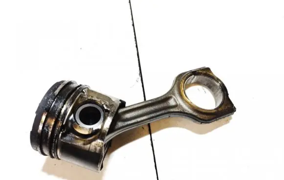 Ford Focus C-MAX Piston with connecting rod