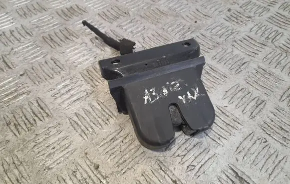Audi A3 S3 8L Tailgate lock latch 8L0827520C