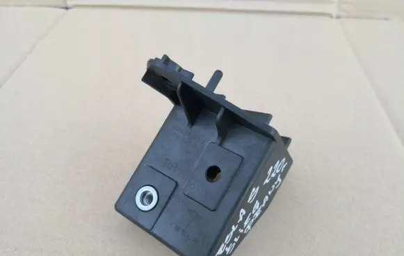 Tesla Model S Headlight/headlamp mounting bracket 105553800A