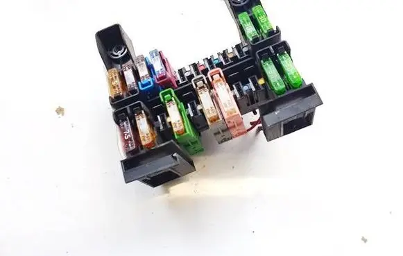 Mercedes-Benz E W211 Fuse box set 2115450301 13943311