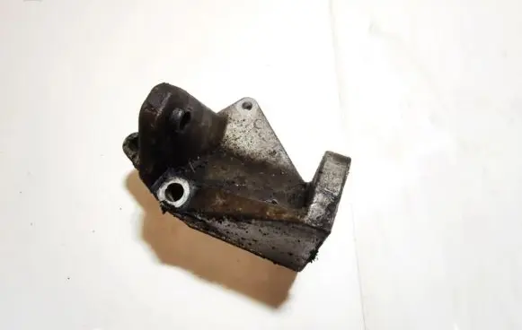 Nissan Almera N16 Engine mounting bracket