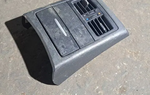 BMW X6 E71 Rear air vent grill 7118049