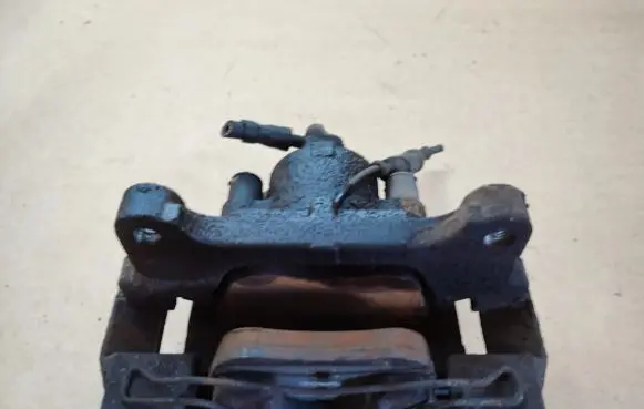 Volkswagen Tiguan Front brake caliper