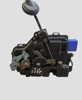 Volkswagen Caddy Front door lock 3D1837015 A00467 1T0837085