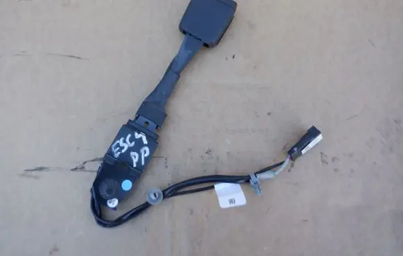 Ford Escape IV Front seatbelt buckle LJ6BS61208AB3JA6