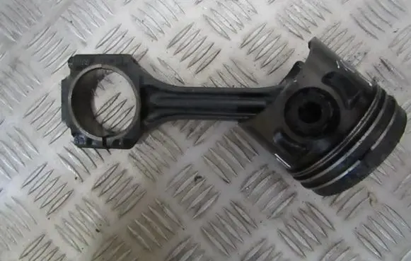 Volkswagen PASSAT B4 Piston with connecting rod 028h