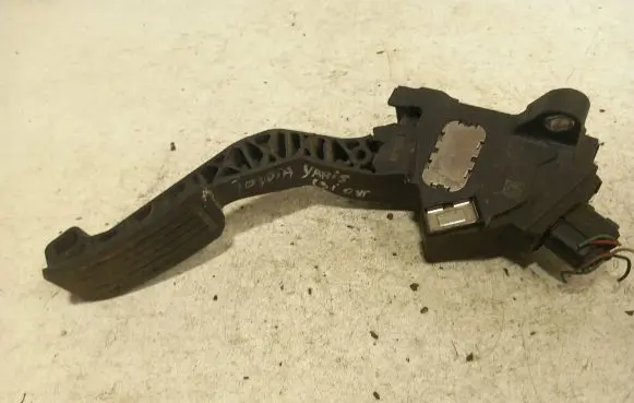 Toyota Yaris Accelerator throttle pedal 781100d010