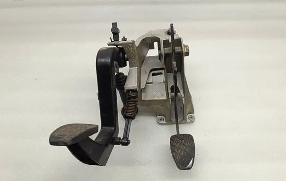 Mercedes-Benz Sprinter W901 W902 W903 W904 Pedal assembly 9012901119