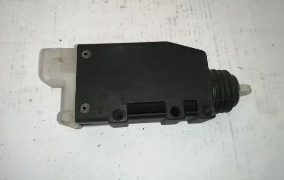 Opel Omega B2 Rear lock motor 90493703