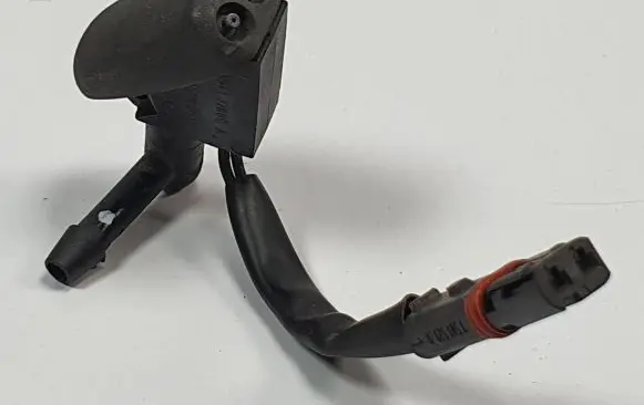 Ford Mondeo MK IV Windshield washer spray nozzle XS41-17666-A