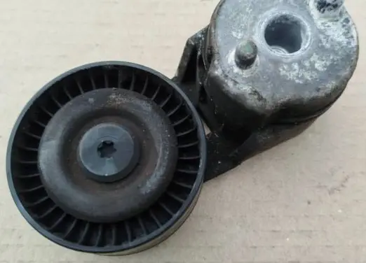 Jeep Grand Cherokee (WJ) Generator/alternator belt tensioner