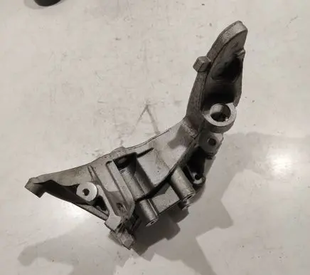 Citroen C4 II Engine mounting bracket 9684613880