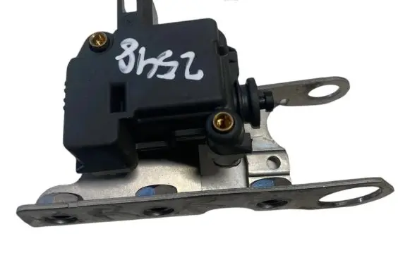Land Rover Discovery 3 - LR3 Tailgate/trunk/boot lock/catch/latch 7016050 51247016050