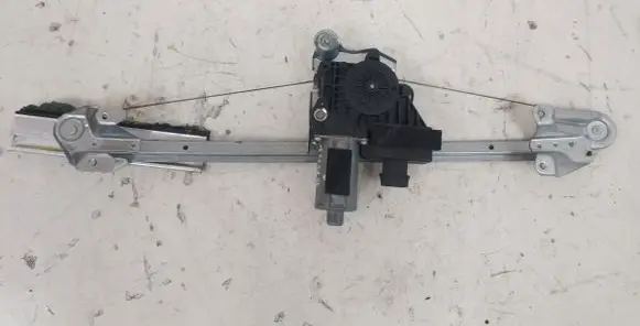 Opel Zafira B Front door window regulator with motor 