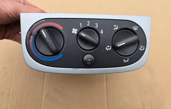 Opel Tigra B Climate control/heater control trim 0209T209