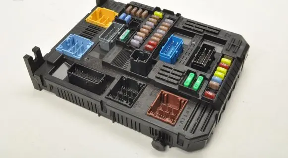 Opel Mokka B Fuse box set 9832881080