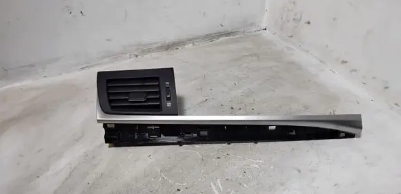 Lexus CT 200H Dashboard side air vent grill/cover trim 5566076020
