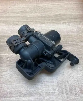 BMW 5 E60 E61 Coolant heater control valve 6920226 1147412174 41110