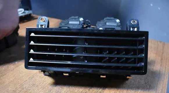 Porsche Panamera (971) Dash center air vent grill