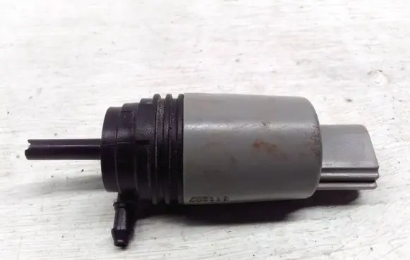 BMW 1 E82 E88 Windscreen/windshield washer pump 6934159