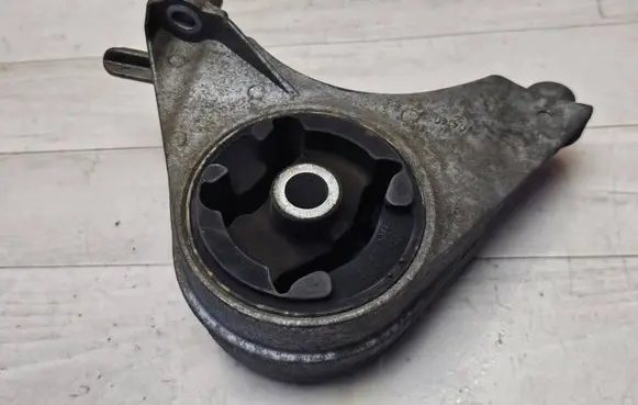 Opel Antara Engine mount bracket X04140