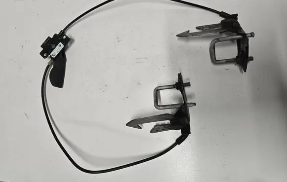 BMW 5 F10 F11 Engine bonnet (hood) release handle 7183765 7183764