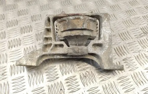 Ford Focus Engine mount bracket