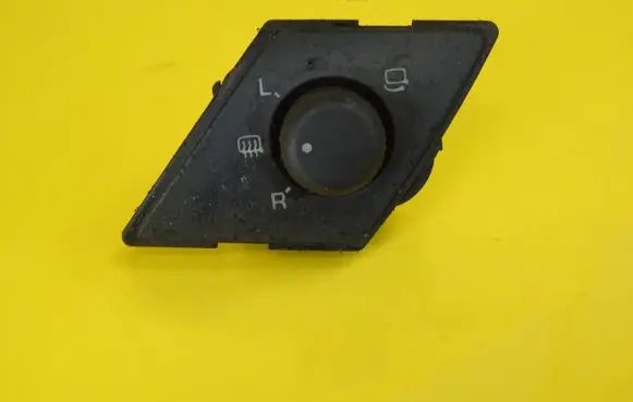 Wing mirror switch