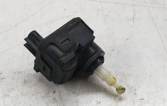 Opel Omega B2 Headlight level adjustment motor 00728230